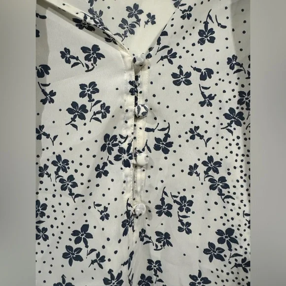 Abercrombie & Fitch Blue and White Floral Top with Tie Size M - Picture 4 of 4